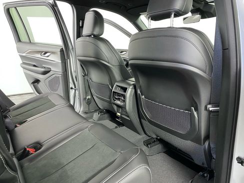 New 2026 Jeep Grand Cherokee Altitude image 17