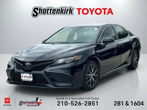 Certified 2024 Toyota Camry SE FWD image 1