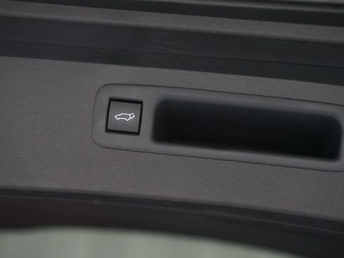 Certified 2023 Toyota Highlander XLE image 36