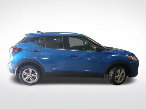 New 2025 Nissan Kicks Play S image 2