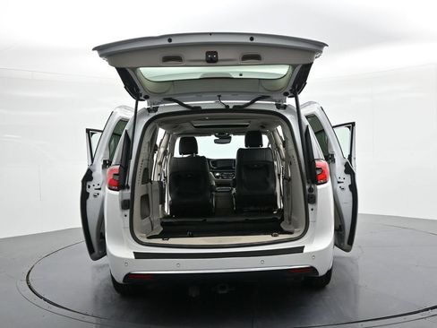 Used 2023 Chrysler Pacifica Limited image 28