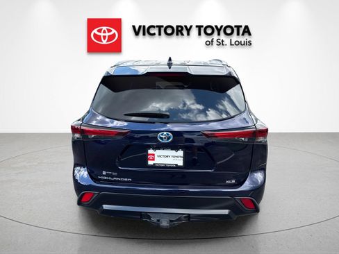 Used 2024 Toyota Highlander XLE AWD/4WD image 4