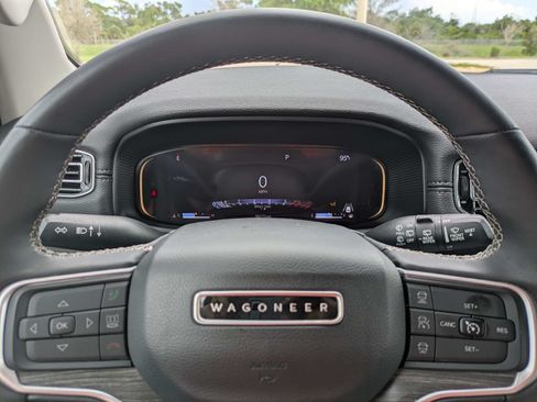 Used 2024 Jeep Wagoneer L Series III w/ Flexible Seating Group AWD/4WD image 30