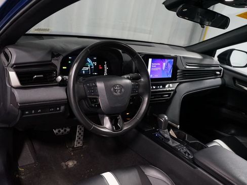 Used 2025 Toyota Camry SE FWD image 7
