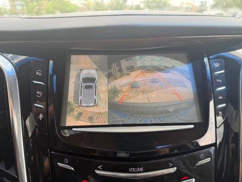 Used 2016 Cadillac Escalade Luxury AWD/4WD image 32