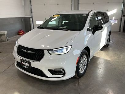 Used 2024 Chrysler Pacifica Touring-L