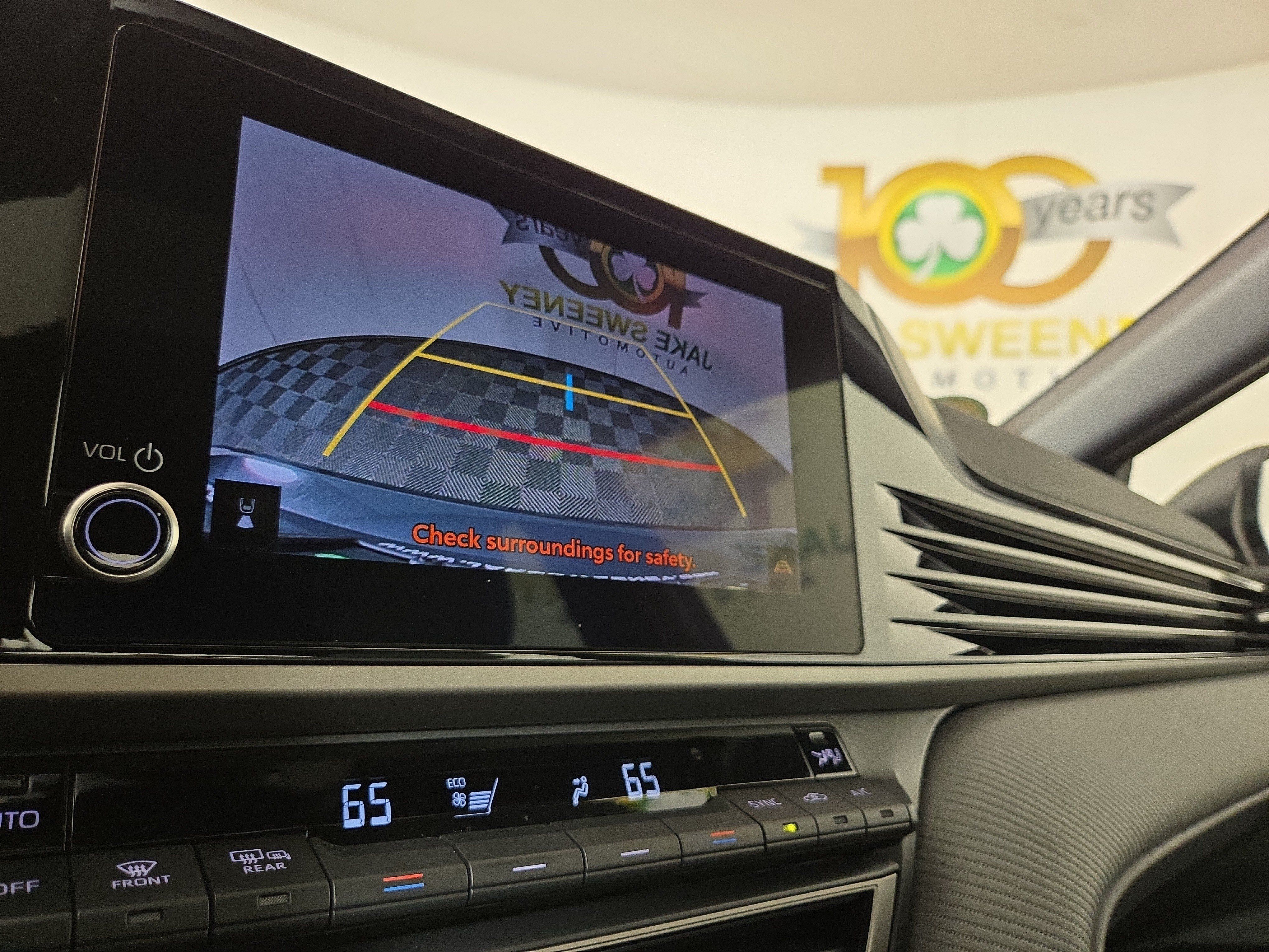Used 2025 Toyota Camry SE w/ Convenience Package FWD image 20