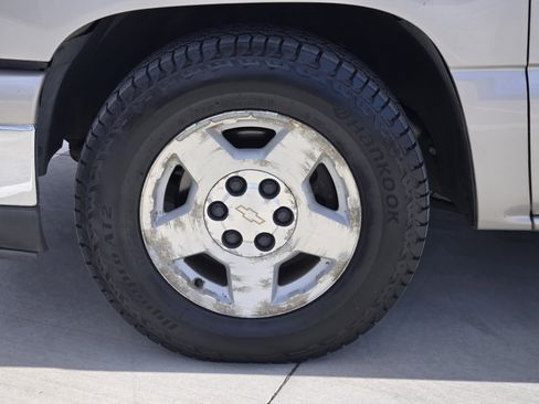 Used 2007 Chevrolet Silverado 1500 LT w/ Crew Cab Value Package image 9