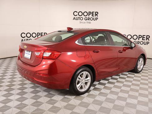 Used 2018 Chevrolet Cruze LT w/ Convenience Package image 20