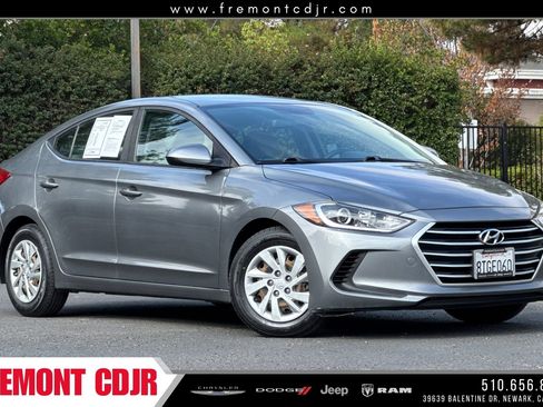 Used 2017 Hyundai Elantra SE image 1