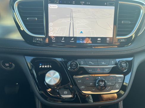 New 2026 Chrysler Pacifica Pinnacle image 22