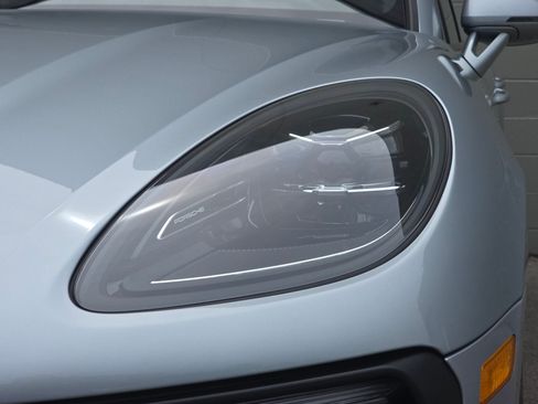 Certified 2026 Porsche Macan AWD/4WD image 17
