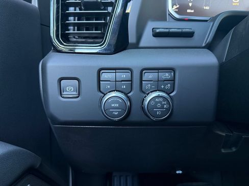 Used 2026 GMC Sierra 2500 AT4 AWD/4WD image 32