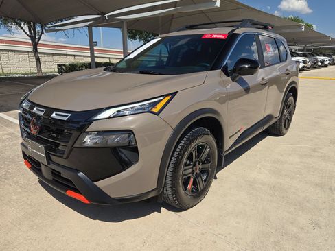 Certified 2025 Nissan Rogue SV AWD/4WD image 7