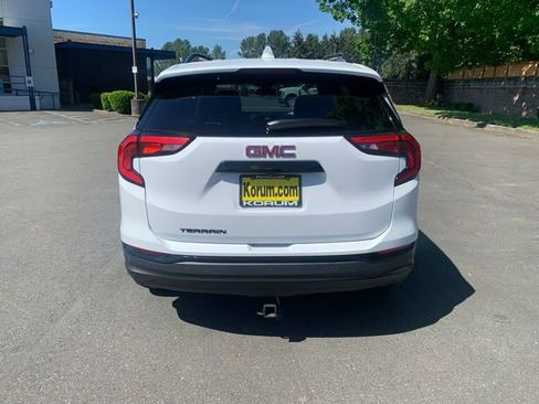 Used 2021 GMC Terrain SLE w/ Driver Convenience Package FWD image 4
