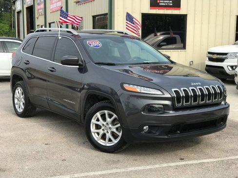 Used 2015 Jeep Cherokee Latitude FWD image 2