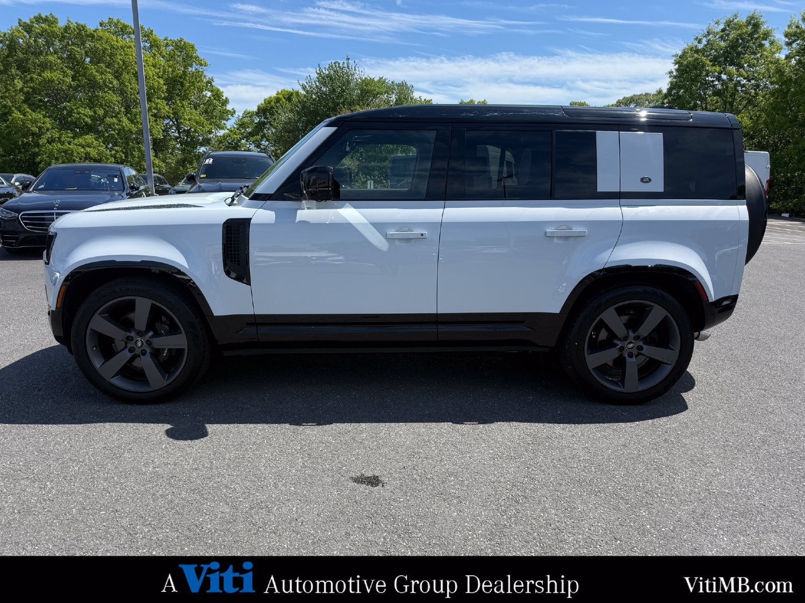Used 2023 Land Rover Defender 110 V8 AWD/4WD image 5