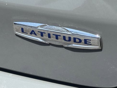 Used 2024 Jeep Compass Latitude AWD/4WD image 14