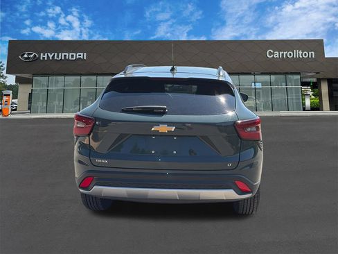 Used 2025 Chevrolet Trax LT FWD image 6