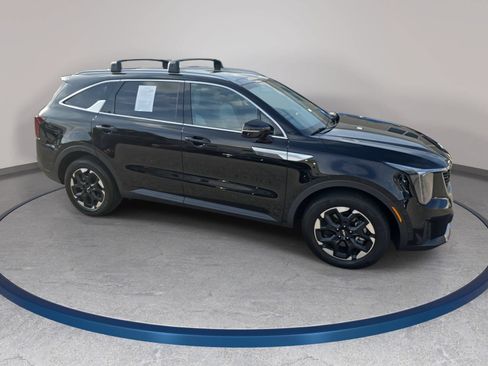 Used 2025 Kia Sorento S w/ Panoramic Sunroof Package FWD image 3