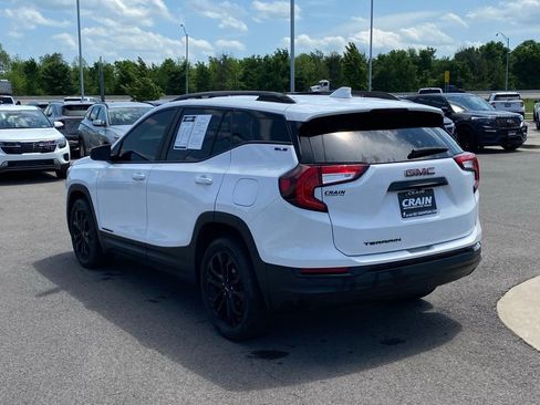 Used 2022 GMC Terrain SLE w/ Elevation Edition image 5
