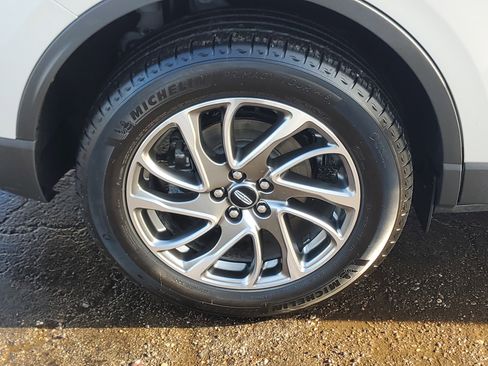 Certified 2022 Lincoln Corsair Standard w/ Equipment Group 101A image 7