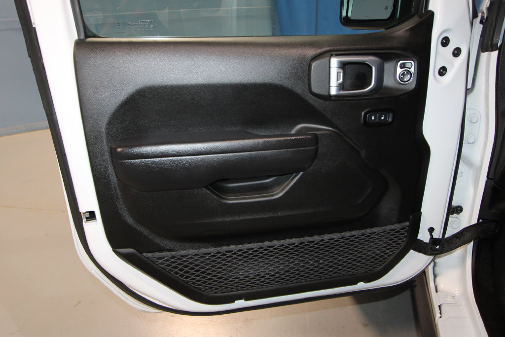 Used 2024 Jeep Gladiator Sport AWD/4WD image 5