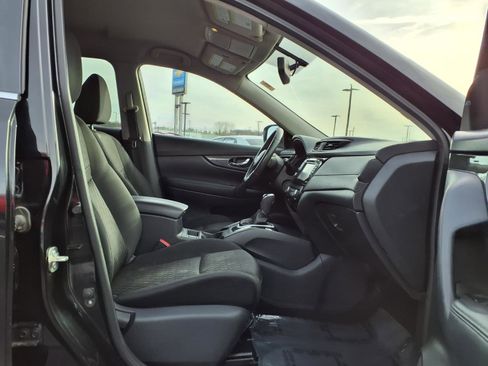 Used 2017 Nissan Rogue SV w/ SV Premium Package image 23