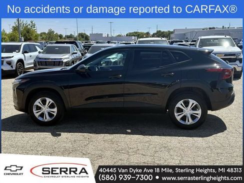 Certified 2024 Chevrolet Trax LS FWD image 2