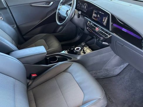 Certified 2024 Kia Niro Wind FWD image 21