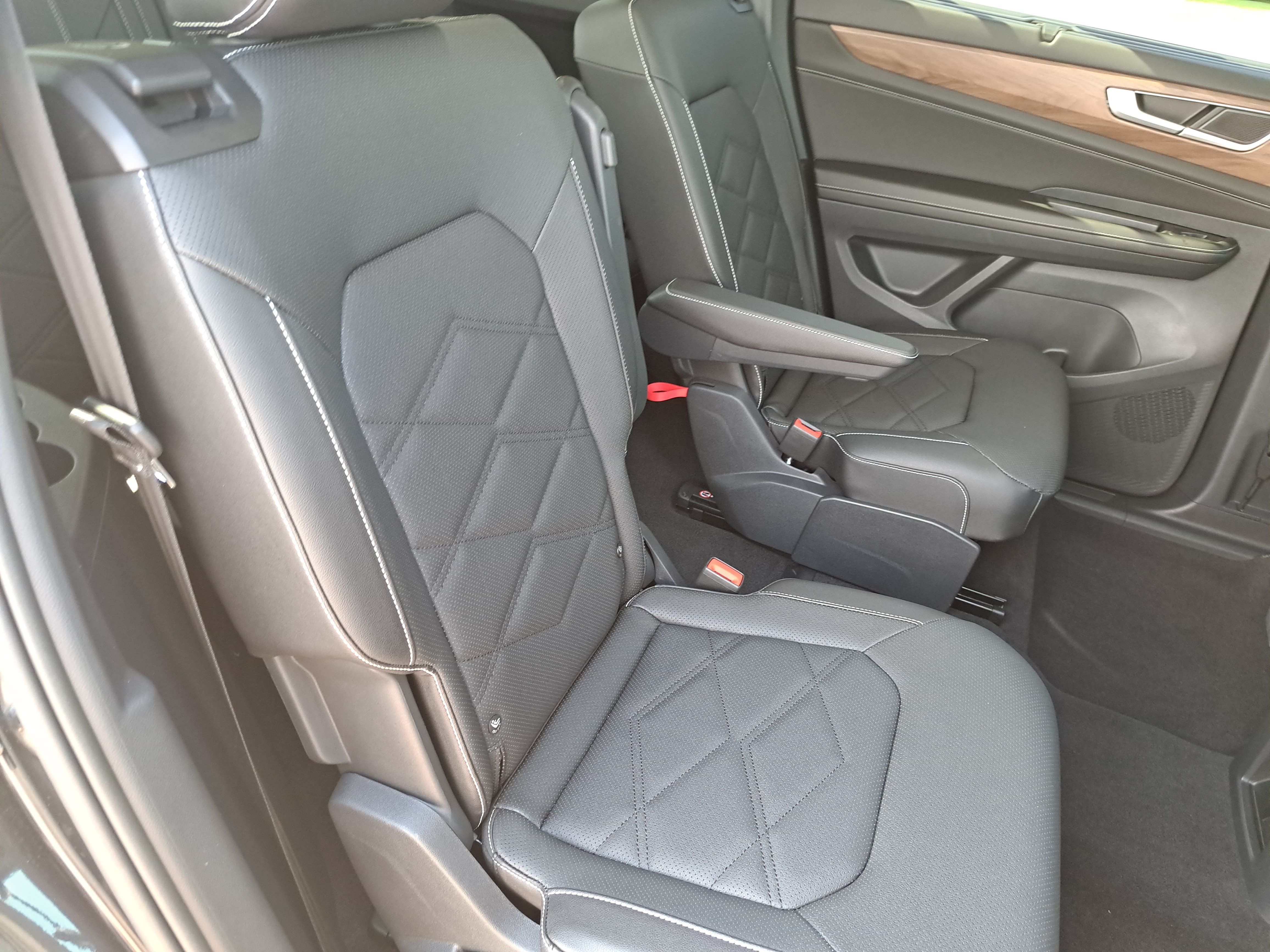 Used 2026 Volkswagen Atlas SE w/ Panoramic Sunroof Package FWD image 12
