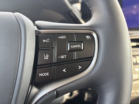 Certified 2025 Lexus ES 350 w/ Premium Package image 20