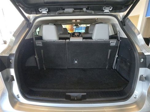 Used 2022 Toyota Highlander XLE image 24