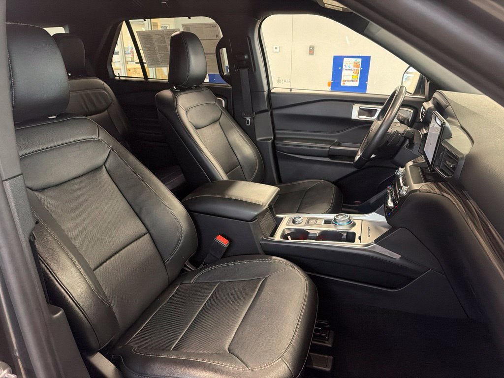 Used 2020 Ford Explorer Limited w/ Hybrid Equipment Group 310A AWD/4WD image 18