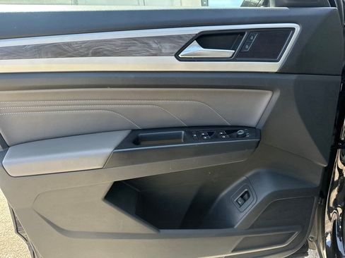 Used 2021 Volkswagen Atlas Cross Sport SE image 12