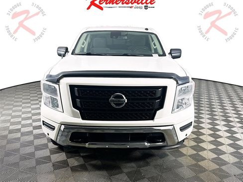 Used 2021 Nissan Titan SV w/ SV Convenience Package image 2