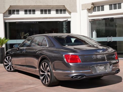 Used 2024 Bentley Flying Spur Azure image 3