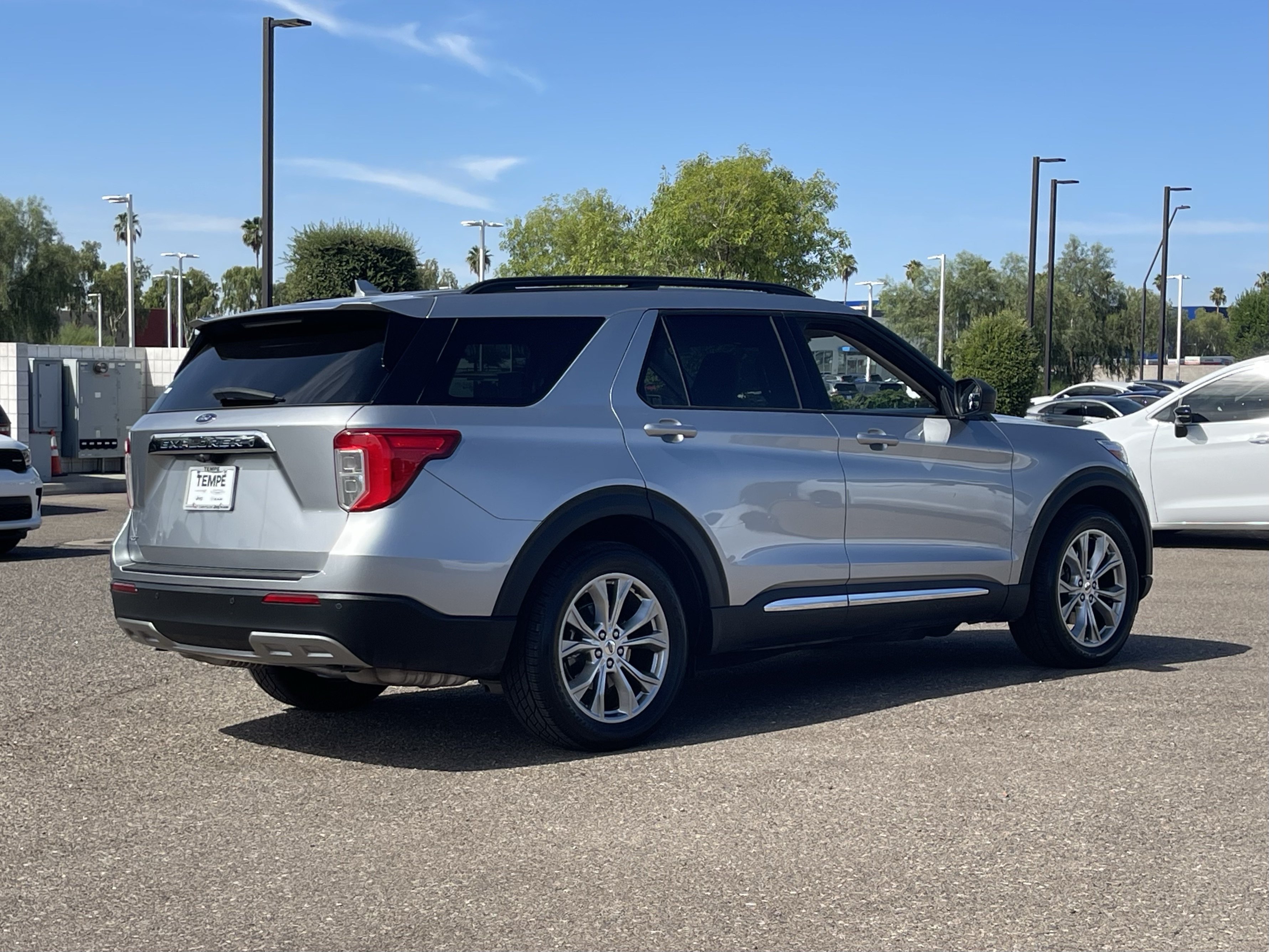 Used 2020 Ford Explorer XLT w/ Equipment Group 202A RWD image 5