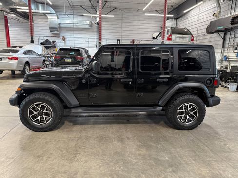 Used 2022 Jeep Wrangler Unlimited Sport w/ Cold Weather Group AWD/4WD image 36