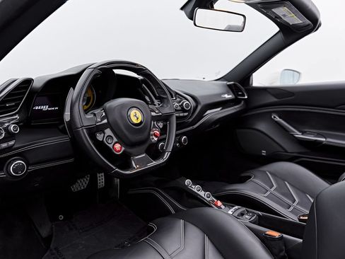 Used 2018 Ferrari 488 Spider RWD image 2