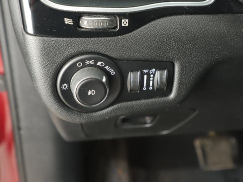 Certified 2019 Jeep Cherokee Latitude Plus image 13