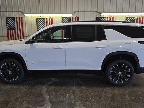 New 2026 Chevrolet Traverse LT w/ Sun and Wheel Package AWD/4WD image 3