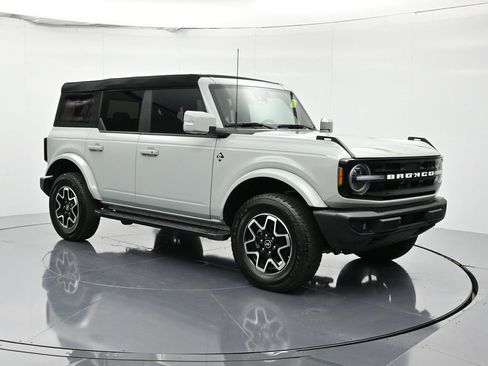 Certified 2024 Ford Bronco Outer Banks image 3