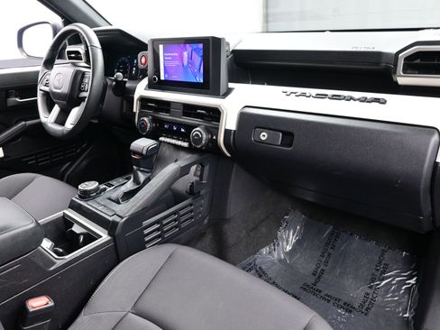 Used 2024 Toyota Tacoma TRD Off-Road image 14