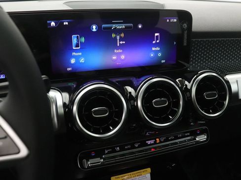 New 2026 Mercedes-Benz GLB 250 4MATIC image 5
