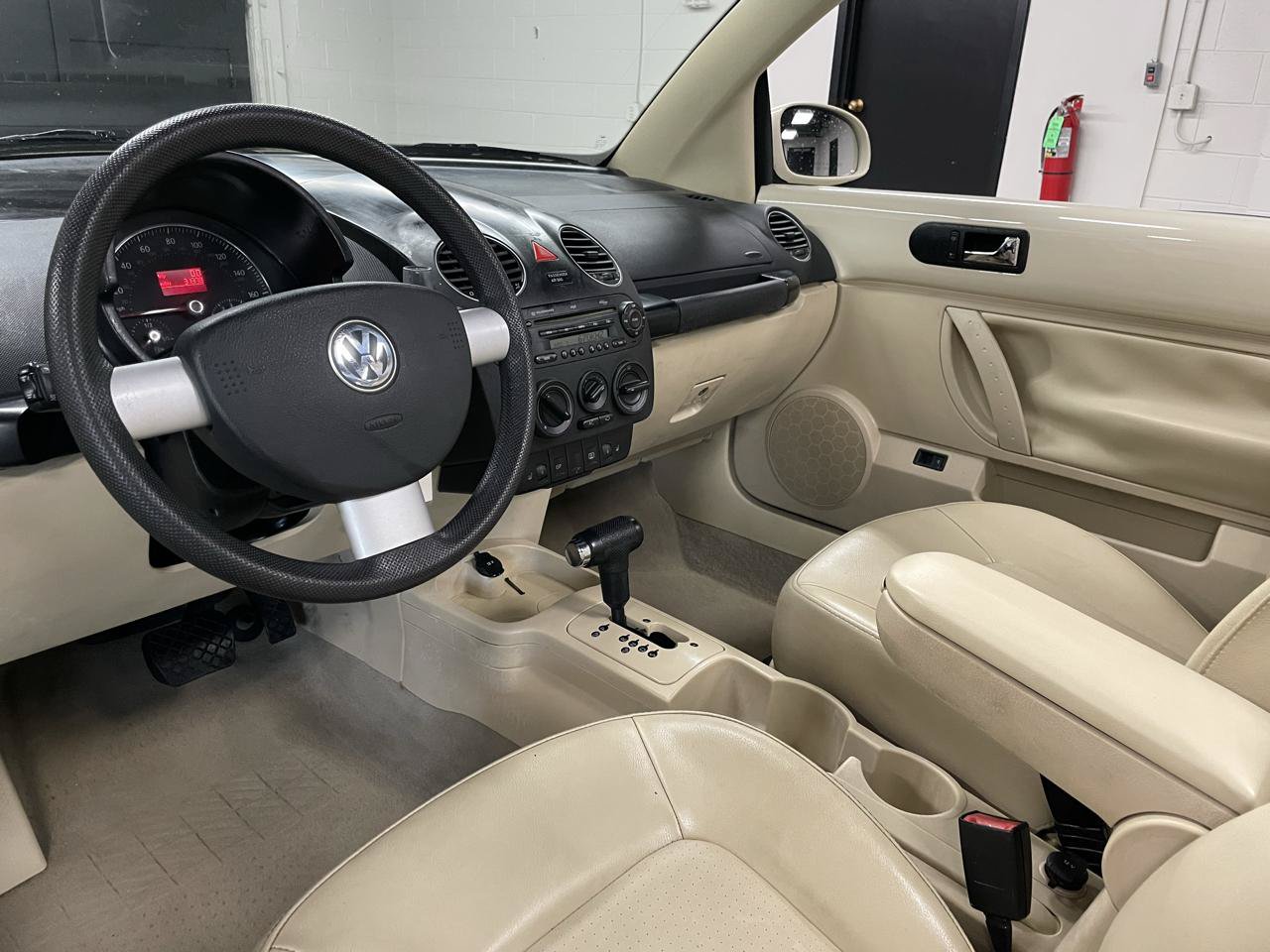 Used 2007 Volkswagen Beetle Convertible w/ Package 1 FWD image 15