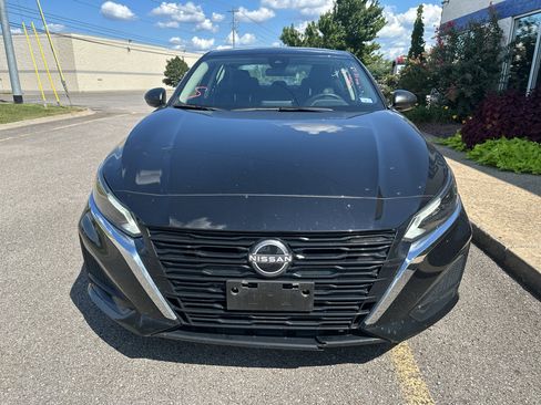 Used 2025 Nissan Altima 2.5 SV FWD image 9