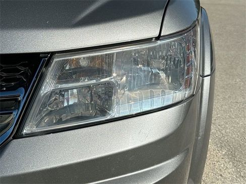 Used 2017 Dodge Journey SE image 7