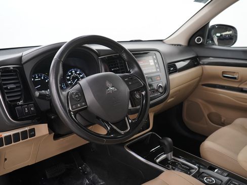 Used 2017 Mitsubishi Outlander SEL AWD/4WD image 25
