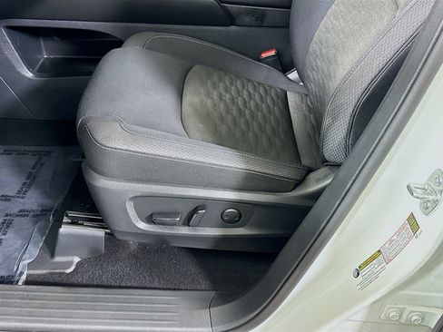 Certified 2024 Nissan Pathfinder SV w/ Black Appearance Package FWD image 24